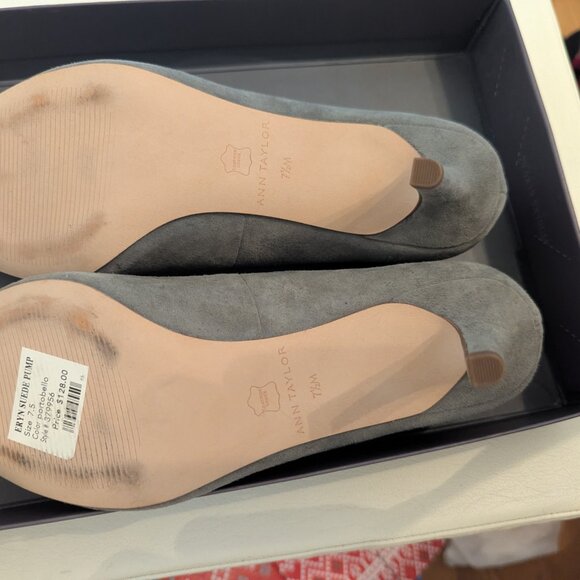 NEW Ann Taylor gray suede pumps, size 7.5 - Picture 3 of 5